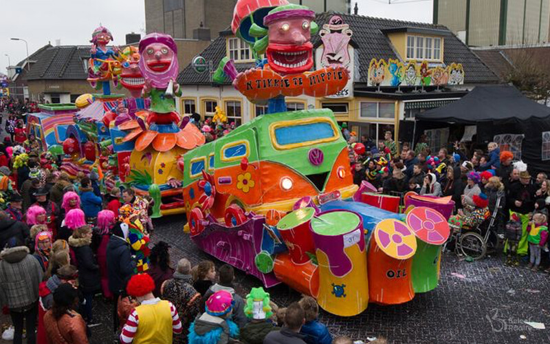 UITagenda impressie van Carnaval grote optocht